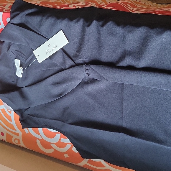 NWT Black sleeveless blouse with front tie - Picture 6 of 8